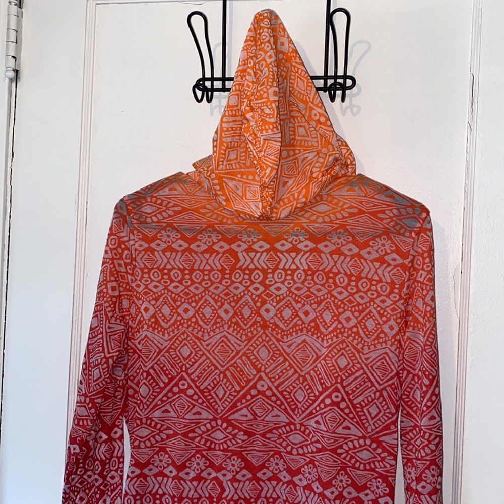 Athleta Hidden Lake Deep Red Firestone ombré long sleeve pullover top with hood - Picture 6 of 10